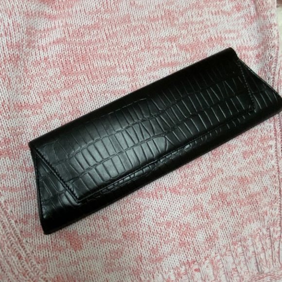 Kenneth Cole - Leather Y2K Pebbled Clutch